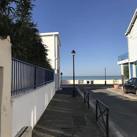 Apartamento Avec Terrasse A 20 De La *