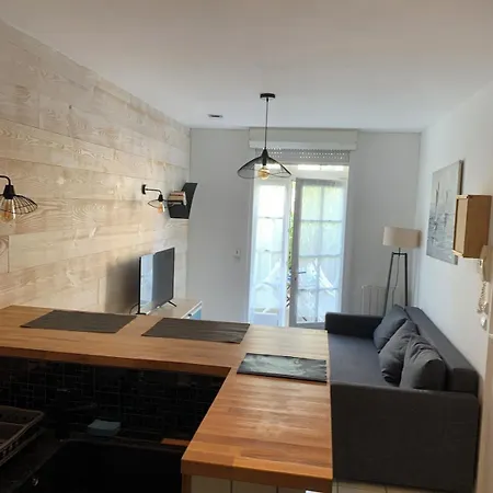 Avec Terrasse A 20 De La Apartmán