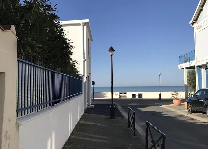 Apartment Avec Terrasse A 20 De La *